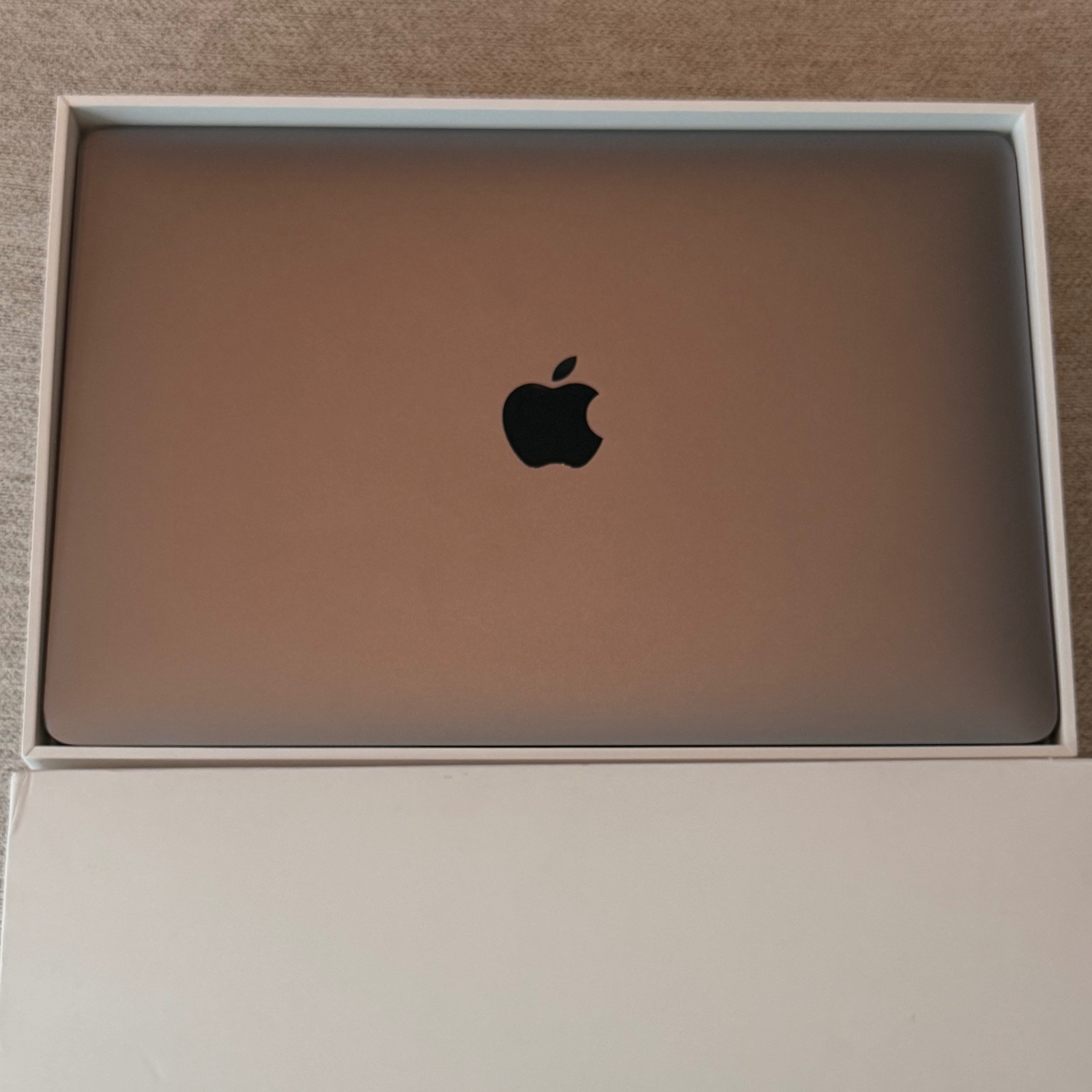MacBook Air M1 13" — Gris Espacial — RD$30,000