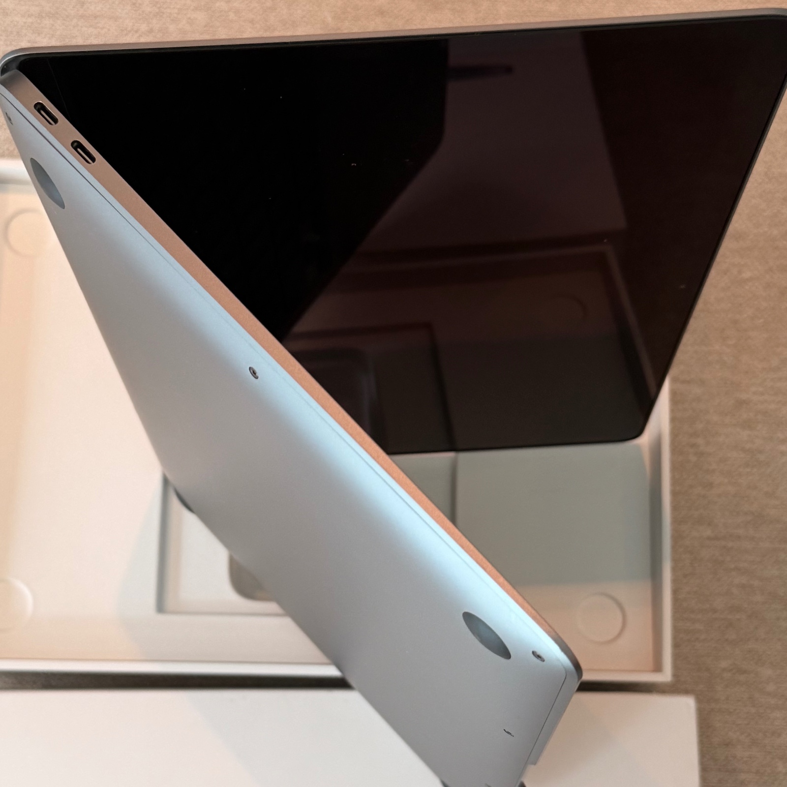 MacBook Air M1 13" — Gris Espacial — RD$30,000